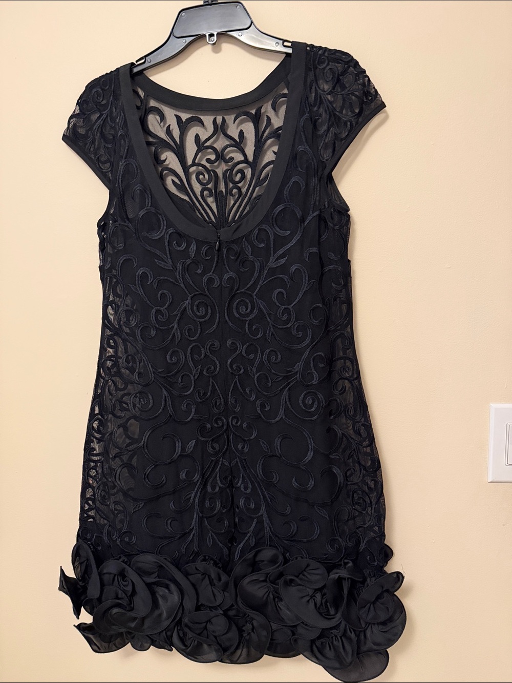 Elegant Black Embroidered Cap-Sleeve Dress - Jessica Simpson size 10 - Picture 3 of 8